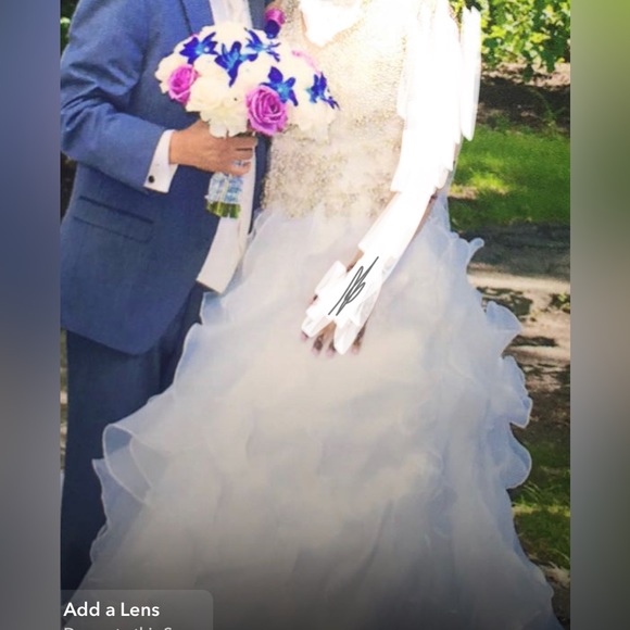 Selling this gorgeous V-Neck Ruffle Wedding Dress for Bride - Picture 9 of 9